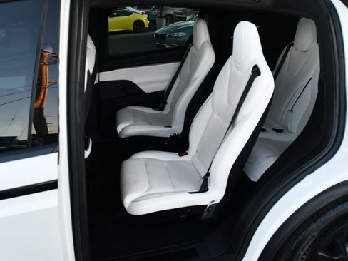 Used 2022 Tesla Model X Plaid AWD/4WD image 18