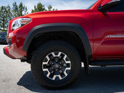 Used 2021 Toyota Tacoma TRD Off-Road AWD/4WD image 4