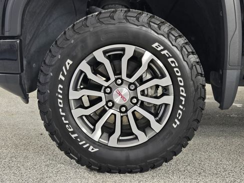 Used 2022 GMC Sierra 1500 AT4 w/ AT4 Premium Package AWD/4WD image 13