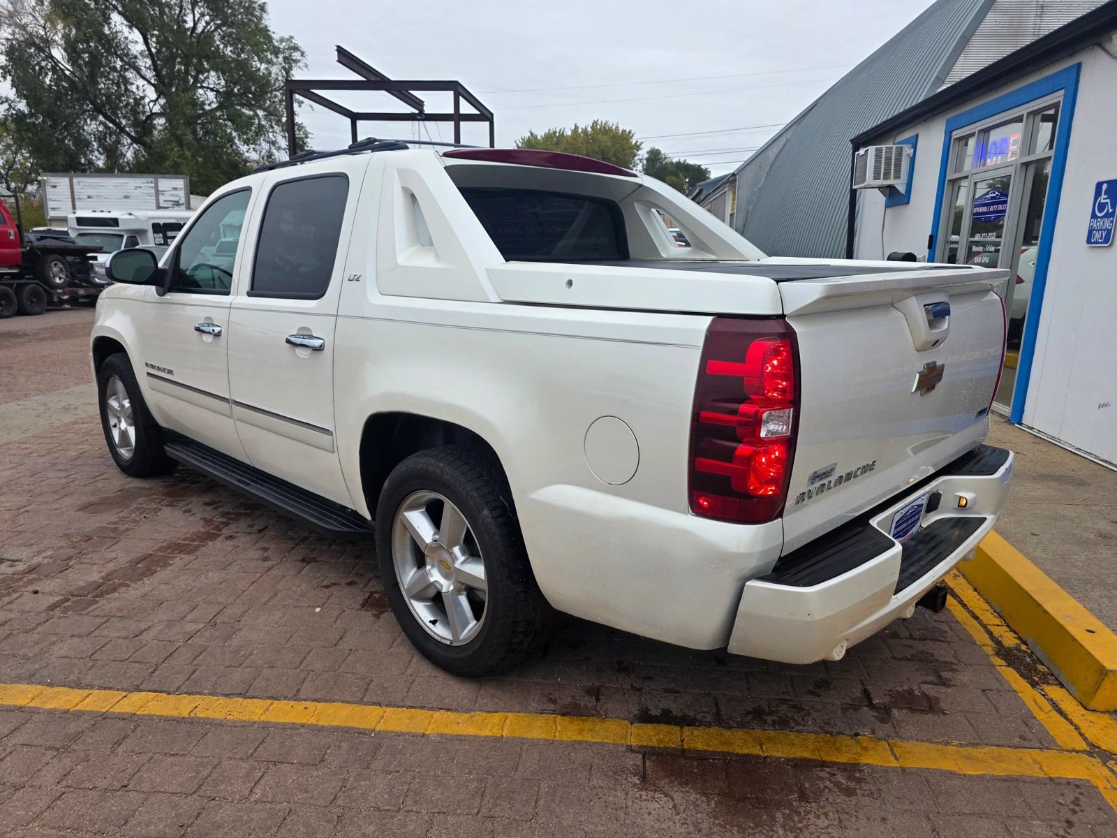 Used 2012 Chevrolet Avalanche LTZ AWD/4WD image 8