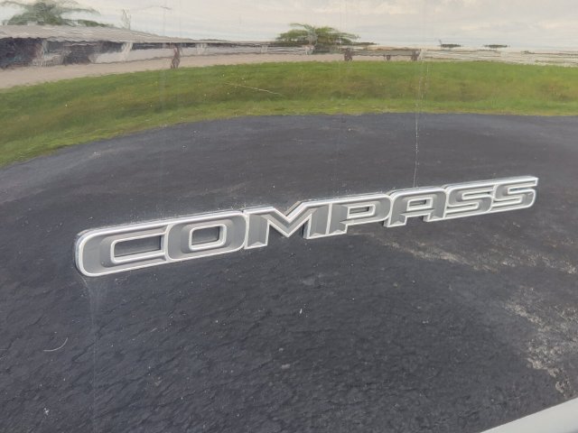 Used 2025 Jeep Compass Limited AWD/4WD image 19