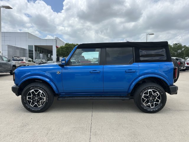 Used 2023 Ford Bronco Outer Banks AWD/4WD image 2