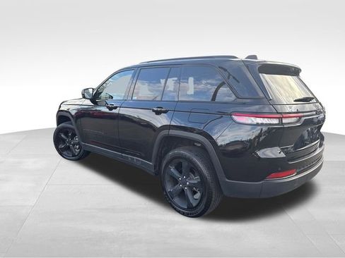 Used 2023 Jeep Grand Cherokee Altitude image 8