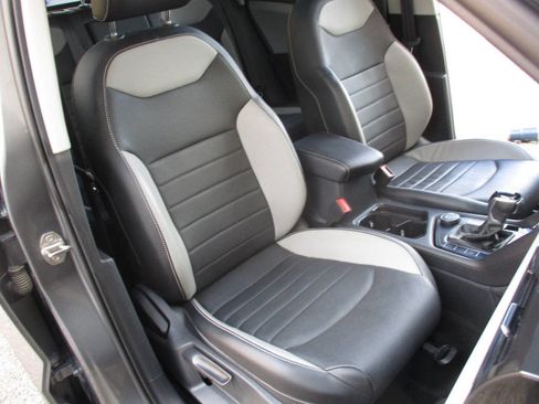 Used 2022 Volkswagen Taos SEL image 26