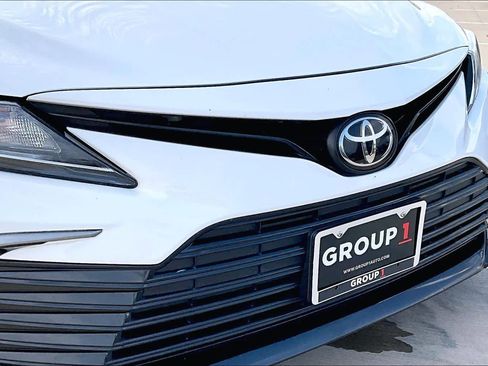 Used 2021 Toyota Camry LE image 27