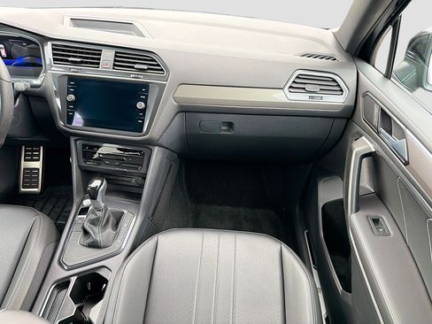 Used 2024 Volkswagen Tiguan SE R-Line FWD image 19