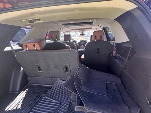 Used 2018 Chevrolet Traverse High Country w/ LPO, 'HIT The Road' Package AWD/4WD image 5