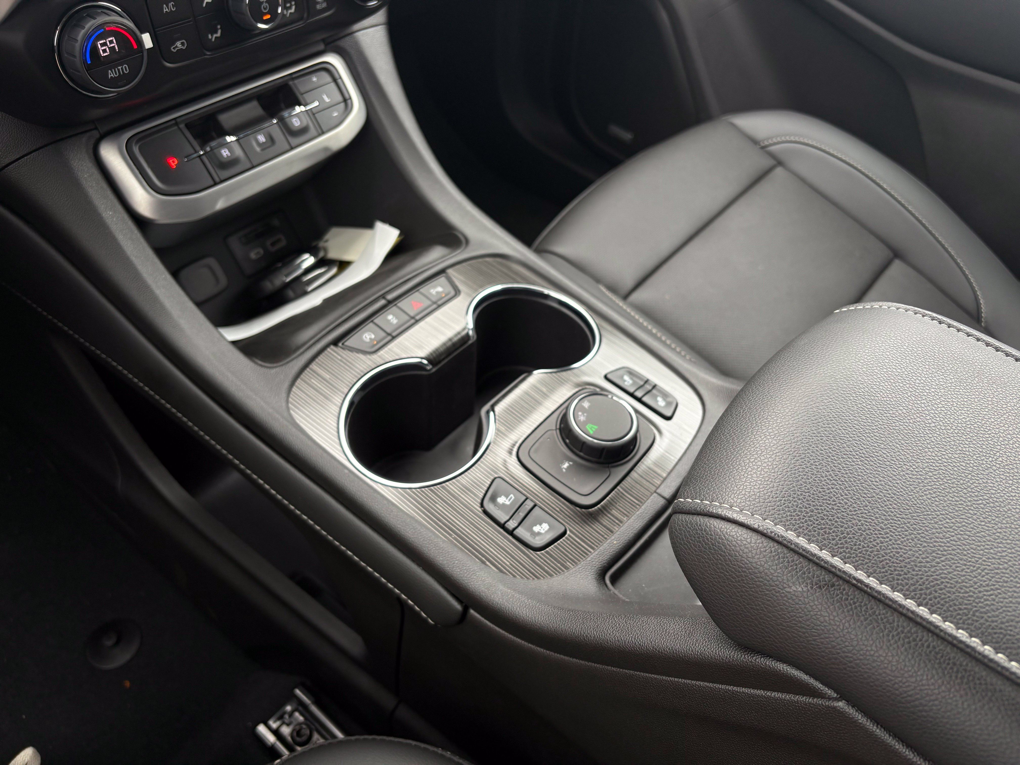 Used 2023 GMC Acadia SLT FWD image 13
