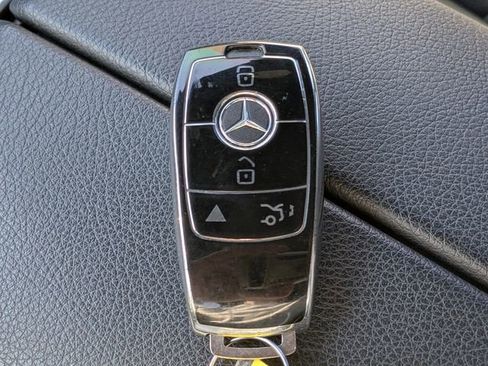 Used 2020 Mercedes-Benz GLC 300 4MATIC image 26