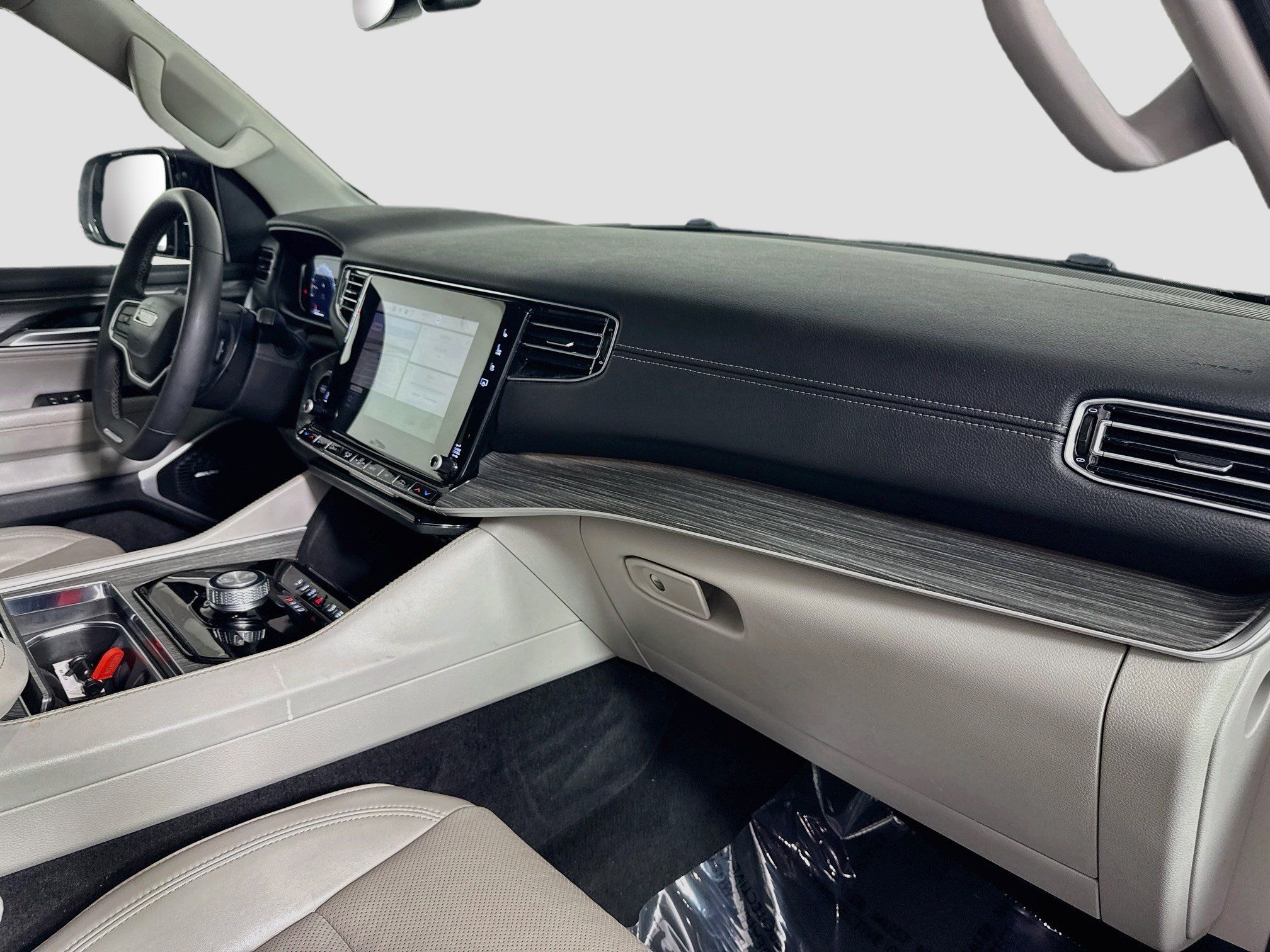 Used 2024 Jeep Wagoneer L Series II w/ Flexible Seating Group RWD image 30