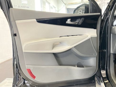 Used 2020 Kia Sorento SX image 24