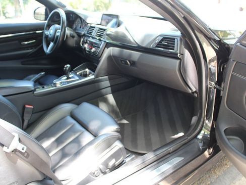 Used 2015 BMW M4 Convertible image 15