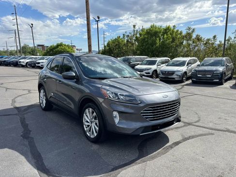 Used 2021 Ford Escape Titanium w/ Titanium Elite Package AWD/4WD image 3