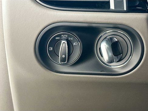 Certified 2025 Porsche Macan image 13