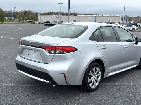 Used 2022 Toyota Corolla LE FWD image 6