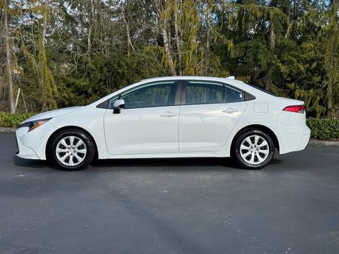 Used 2023 Toyota Corolla LE image 3