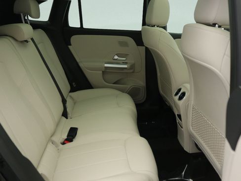 New 2026 Mercedes-Benz GLA 250 image 8
