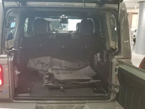 Used 2022 Jeep Wrangler Unlimited Sahara AWD/4WD image 9