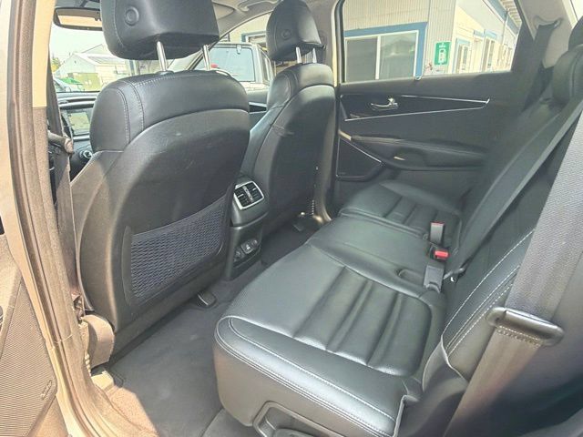 Used 2017 Kia Sorento SX AWD/4WD image 16