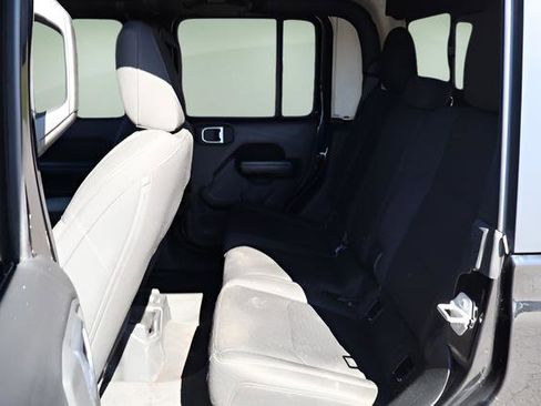 Used 2021 Jeep Gladiator Willys image 19