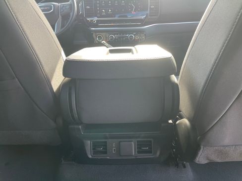 Used 2024 GMC Sierra 1500 Elevation image 25