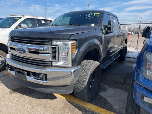 Used 2019 Ford F250 XLT w/ FX4 Off-Road Package image 2