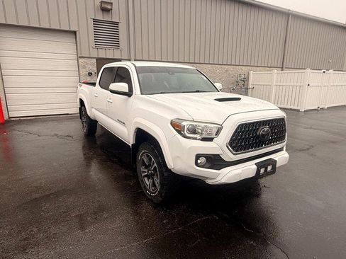 Used 2018 Toyota Tacoma TRD Off-Road image 4