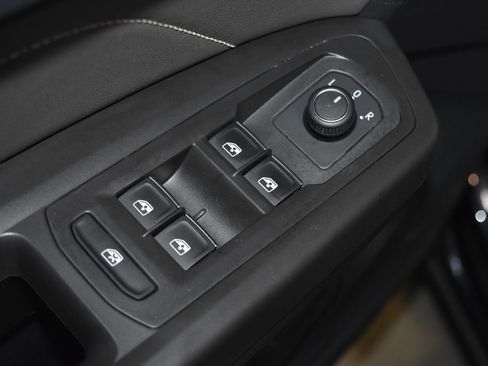 Used 2022 Volkswagen Atlas Cross Sport SEL image 5