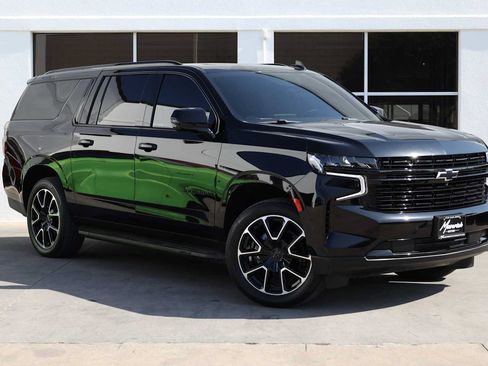 Used 2024 Chevrolet Suburban RST w/ Luxury Package AWD/4WD image 6