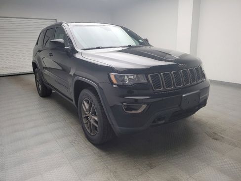 Used 2017 Jeep Grand Cherokee Laredo AWD/4WD image 13