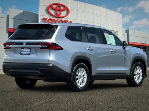 Certified 2025 Toyota Grand Highlander FWD image 3