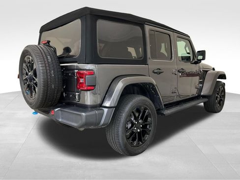 Used 2023 Jeep Wrangler Unlimited Sahara w/ Cold Weather Group AWD/4WD image 5
