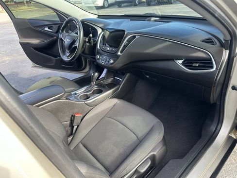 Used 2016 Chevrolet Malibu LT image 16