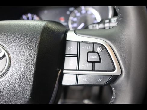 Used 2023 Toyota Highlander XLE FWD image 20