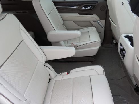 Used 2023 GMC Yukon Denali w/ Advanced Technology Package AWD/4WD image 37