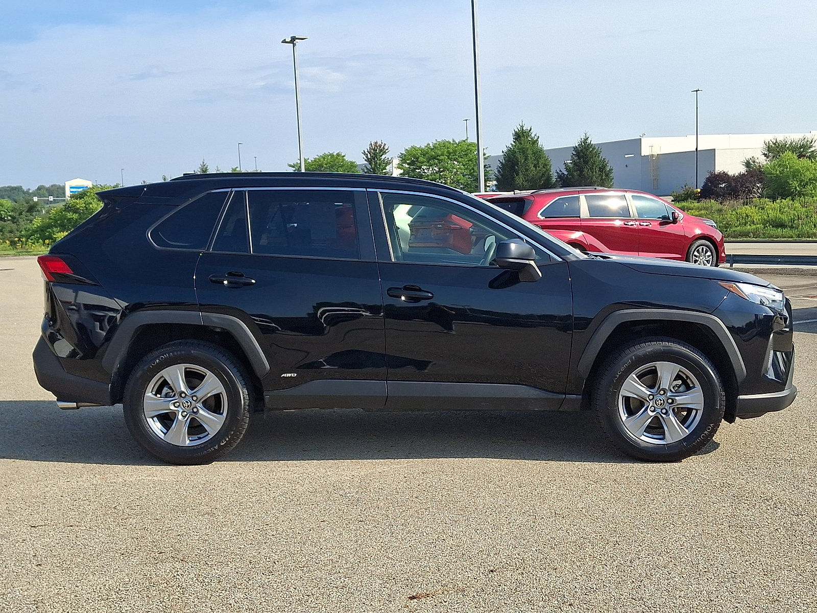 Used 2025 Toyota RAV4 LE AWD/4WD image 7
