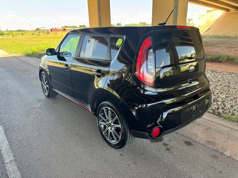 Used 2018 Kia Soul ! FWD image 5