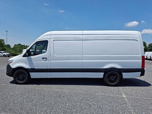 Used 2025 Mercedes-Benz Sprinter 2500 image 8