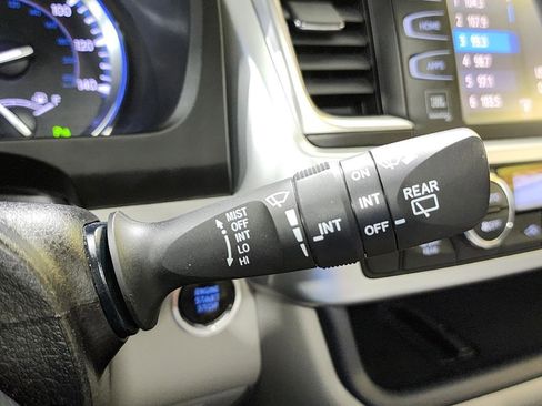 Used 2015 Toyota Highlander Limited w/ Driver Technology Package AWD/4WD image 14