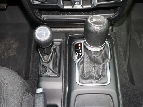 Used 2022 Jeep Gladiator Sport AWD/4WD image 29
