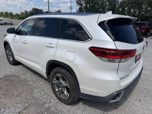 Used 2017 Toyota Highlander Limited Platinum FWD image 5