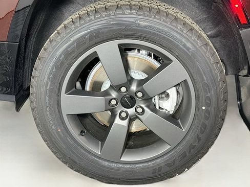 New 2026 Land Rover Defender 90 X-Dynamic SE AWD/4WD image 25