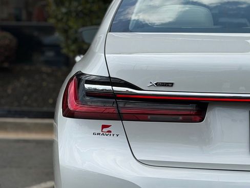 Used 2022 BMW 750i xDrive w/ Luxury Rear Seating Package image 15