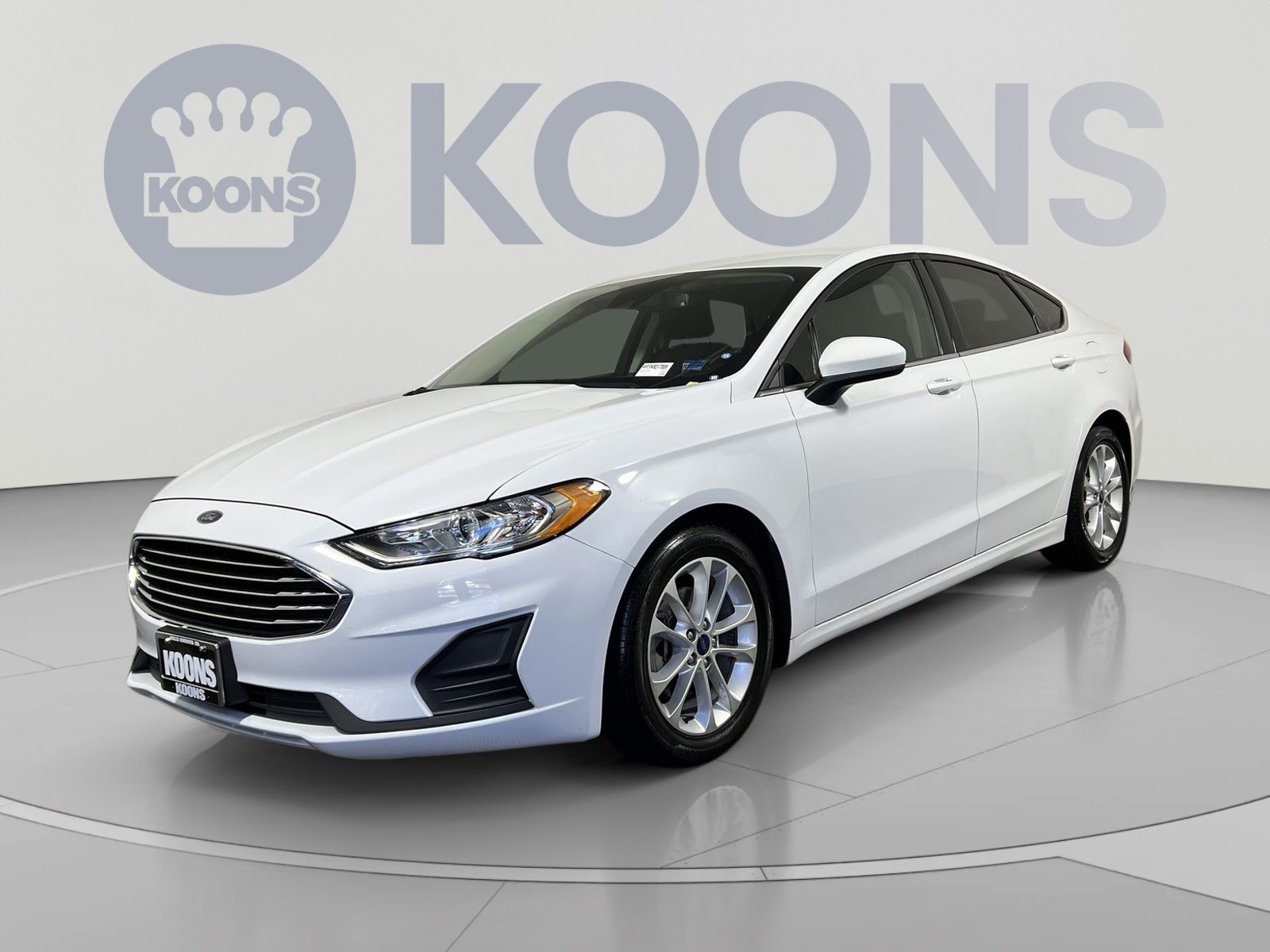 Used 2019 Ford Fusion SE FWD image 1