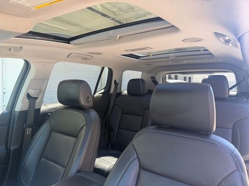 Used 2021 GMC Acadia SLT w/ Preferred Package FWD image 12