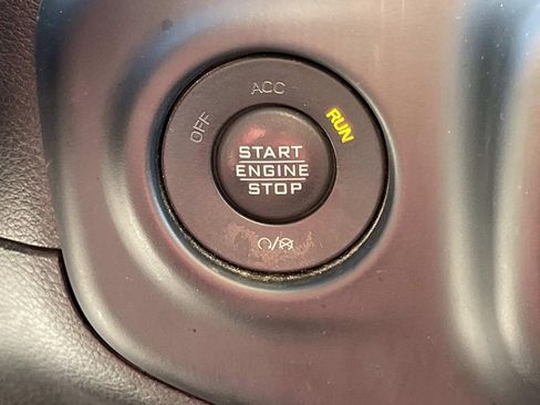 Used 2021 Jeep Gladiator Willys image 25