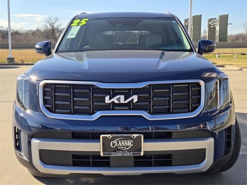 Certified 2025 Kia Telluride S image 2