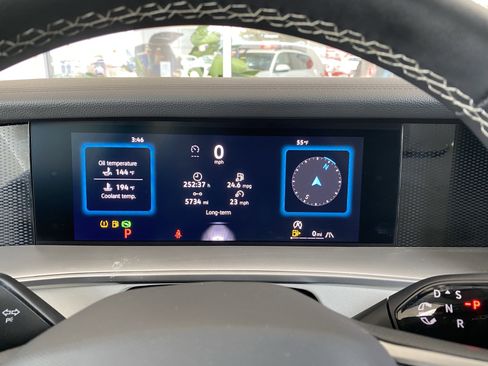 Used 2025 Volkswagen Tiguan SE w/ Panoramic Sunroof Package image 23