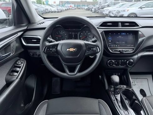 Used 2022 Chevrolet TrailBlazer LT w/ Convenience Package FWD image 23