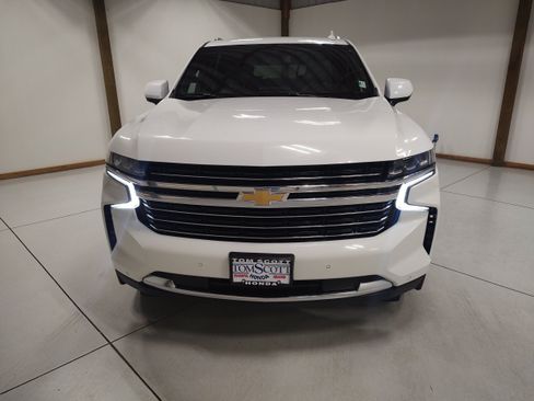 Used 2024 Chevrolet Suburban LT AWD/4WD image 3